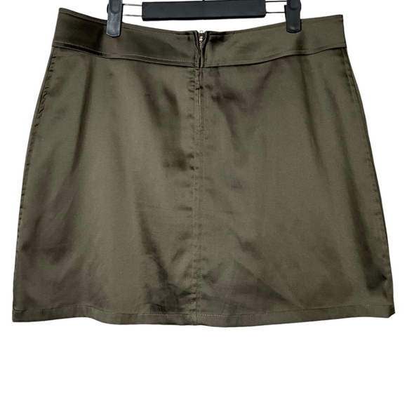 TATYANA Olive Green Poly Blend Satin Faux Leather Pocket Flaps Lined Mini Skirt - Picture 3 of 9